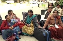 नेपाल भूकंप : आंध्र प्रदेश, तेलंगाना के 25 लोग बचाए गए नेपाल भूकंप : आंध्र प्रदेश, तेलंगाना के 25 लोग बचाए गए
