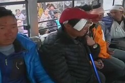 भूकंप के बाद एवरेस्ट के बेस कैंप की भयावह तस्वीरें भूकंप के बाद एवरेस्ट के बेस कैंप की भयावह तस्वीरें
