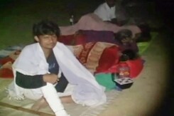 भूकंप के बाद घबराए सिलीगुड़ी के लोग भूकंप के बाद घबराए सिलीगुड़ी के लोग