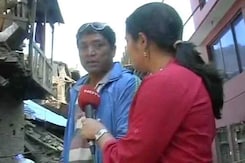 Nepal Earthquake: Digging With Bare Hands, Man Finds Sister's Body in Debris Nepal Earthquake: Digging With Bare Hands, Man Finds Sister's Body in Debris
