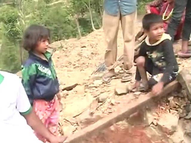 Nepal Earthquake: Half the Village Held up the Roof, Others Dug up These Siblings