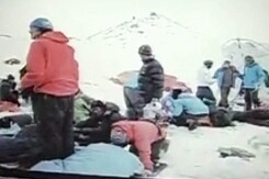 नेशनल रिपोर्टर : जब एवरेस्ट पर हुआ हिमस्खलन नेशनल रिपोर्टर : जब एवरेस्ट पर हुआ हिमस्खलन