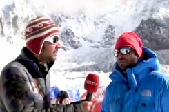 भूकंप के दौरान एवरेस्ट बेस कैंप पर था NDTV, देखें खास रिपोर्ट भूकंप के दौरान एवरेस्ट बेस कैंप पर था NDTV, देखें खास रिपोर्ट