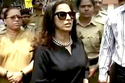 On Shobhaa De's Petition, Supreme Court Stays Notice to Her by Maharashtra Assembly On Shobhaa De's Petition, Supreme Court Stays Notice to Her by Maharashtra Assembly