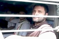 ट्रेन की जनरल बोगी से पंजाब चले राहुल गांधी ट्रेन की जनरल बोगी से पंजाब चले राहुल गांधी