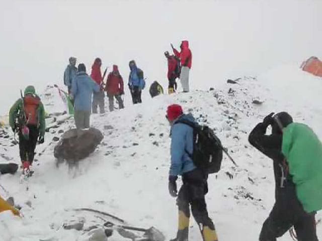 'We Sat Down Thinking We Were About to Die': NDTV Team Recalls Everest Avalanche