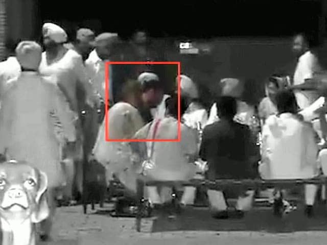 Video : सरहिंद में राहुल गांधी ने उठाया ढाबे के खाने का लुत्फ