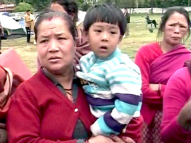 Videos : नेपाल में राहत कैंपों से घर लौट रहे हैं लोग