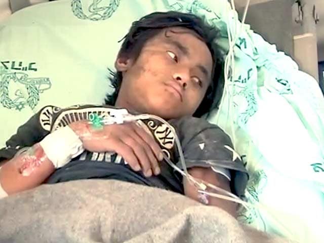 Videos : चमत्कार : भूकंप के छह दिन बाद भी युवक को जिंदा बचाया गया