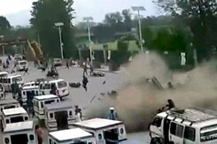 नेपाल : सीसीटीवी में कैद हुआ 7.9 तीव्रता का भूकंप, डरावनी तस्वीरें हैं ये नेपाल : सीसीटीवी में कैद हुआ 7.9 तीव्रता का भूकंप, डरावनी तस्वीरें हैं ये