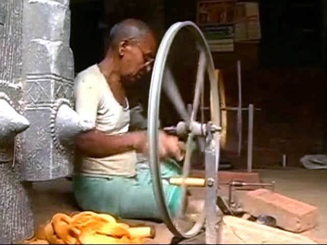 Video : No Changes to Handloom Law, Assures Government, As Weavers Panic