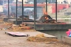 15 Men Perform Last Rites at Overcrowded Cremation Ghats in Nepal 15 Men Perform Last Rites at Overcrowded Cremation Ghats in Nepal
