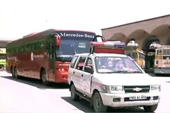 बादल परिवार की बस सेवा को मिली जबरदस्त पुलिस सिक्योरिटी बादल परिवार की बस सेवा को मिली जबरदस्त पुलिस सिक्योरिटी