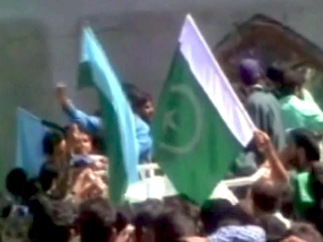अलगाववादी नेता गिलानी की रैली में फिर लगे पाकिस्तान समर्थक नारे, झंडा भी लहराया