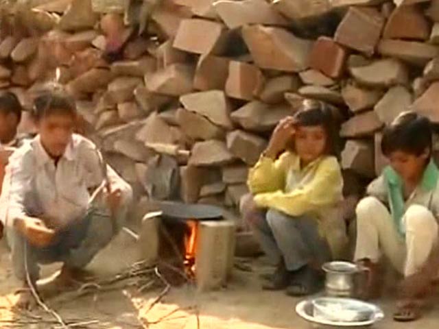 सीएम अखिलेश ने दिया आगरा के 4 अनाथ बच्चों की मदद का निर्देश