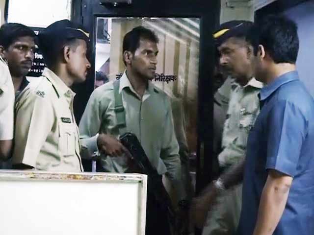 मुंबई : थाने में ASI ने इंस्पेक्टर को मारी गोली, फिर खुद की ली जान