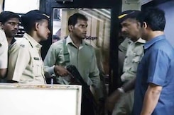 मुंबई : थाने में ASI ने इंस्पेक्टर को मारी गोली, फिर खुद की ली जान मुंबई : थाने में ASI ने इंस्पेक्टर को मारी गोली, फिर खुद की ली जान