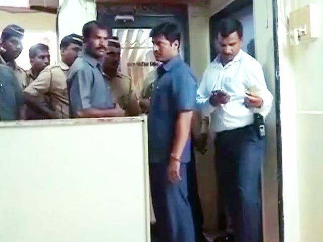 मुंबई : एएसआई ने इंस्पेक्टर को मारी गोली, खुद की ली जान