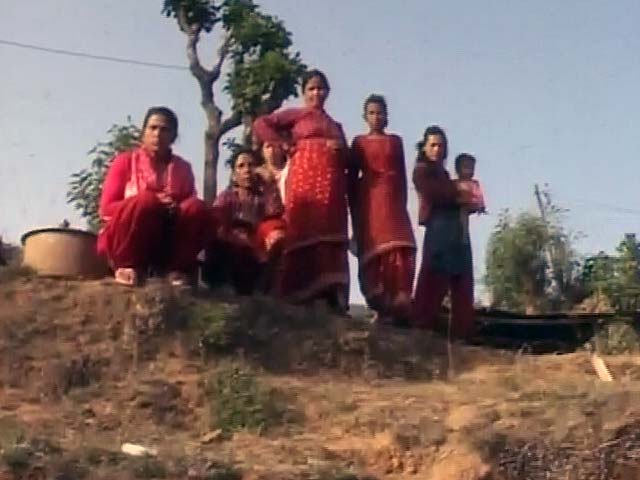 कोकरपार गांव नहीं पहुंची मदद, सबसे पहले पहुंची एनडीटीवी की टीम