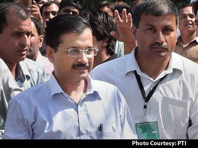 Video : Arvind Kejriwal Under Attack for Controversial Circular on 'Defamatory' News
