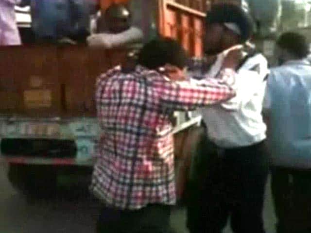 Video : Staff of Bus Service Owned by Badals Seen Thrashing Cop in 2013 Video
