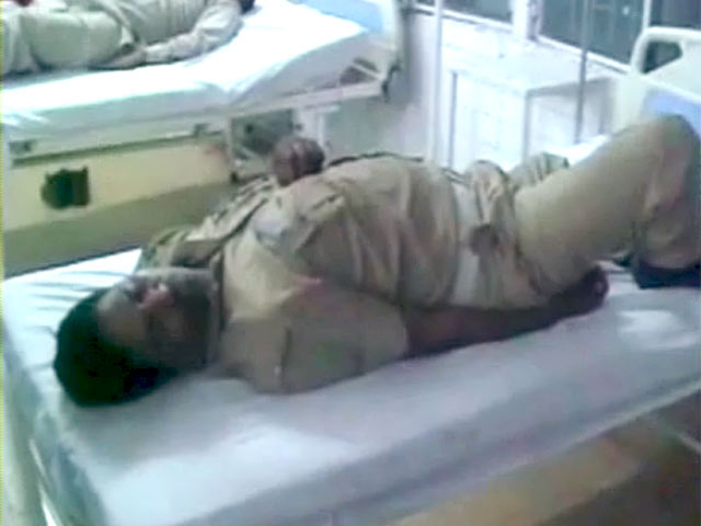 Videos : मुरादाबाद : पुलिस सोई बेड पर, मरीज जमीन पर