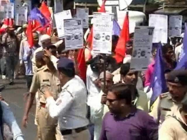 Videos : महाराष्ट्र में बीफ बैन के खिलाफ कारोबारियों ने निकाली रैली