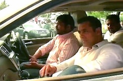 खबरों की खबर : सलमान खान पर लगा करोड़ों का दांव खबरों की खबर : सलमान खान पर लगा करोड़ों का दांव