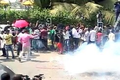 सलमान की बेल जारी रहने से फैन्स खुश सलमान की बेल जारी रहने से फैन्स खुश