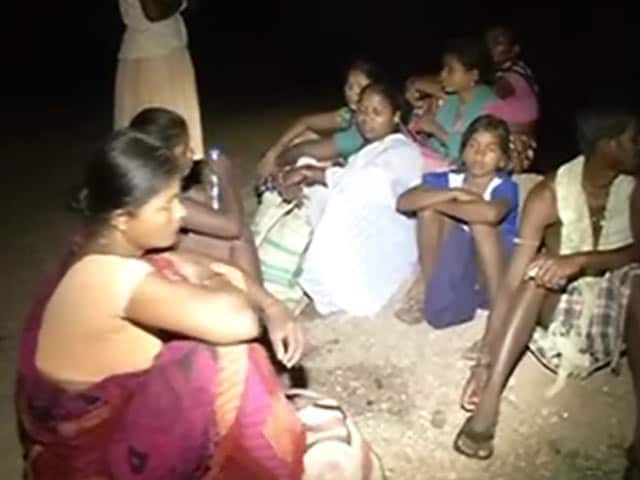 Videos : छत्तीसगढ़ में माओवादियों ने अगवा 300 ग्रामीणों में से एक की हत्या की, बाकियों को छोड़ा