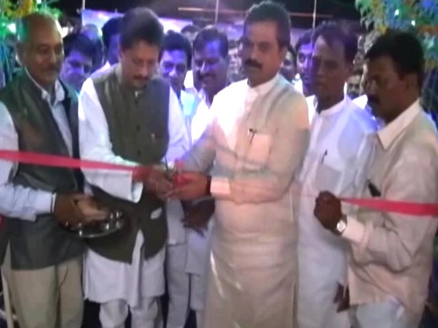 मयखाने का उद्घाटन कर विवाद में घिरे महाराष्ट्र के मंत्री