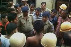 14 Injured on Kolkata Train as Passenger Allegedly Hurls Bomb After Argument 14 Injured on Kolkata Train as Passenger Allegedly Hurls Bomb After Argument