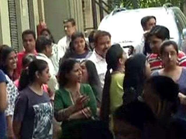 भूकंप की वजह से बिहार में 16 की मौत, यूपी में भी गई एक की जान