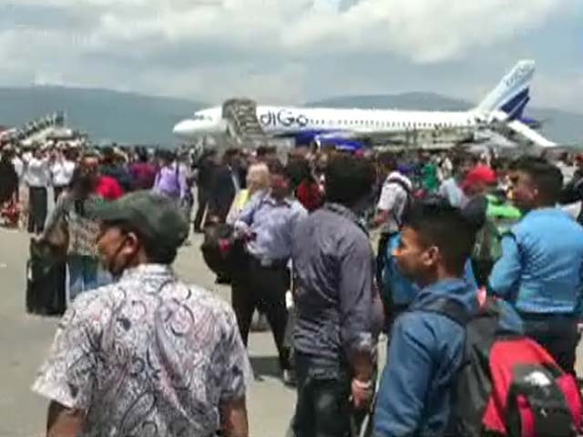 भूकंप के वक्त काठमांडू एयरपोर्ट की तस्वीरें
