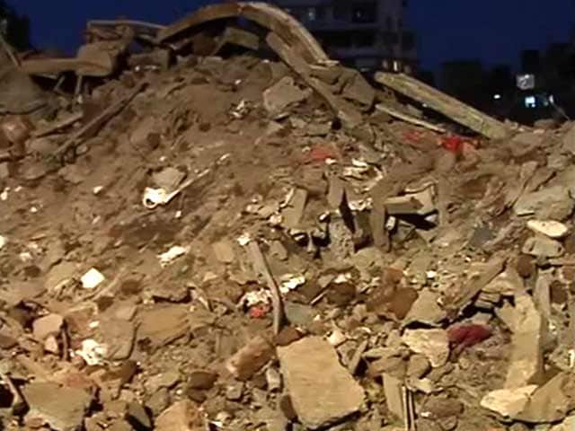 Video : Kilos of Gold Strewn Under Debris of Mumbai Building That Collapsed