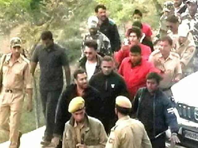 Video : Salman Khan Resumes Shoot in Kashmir