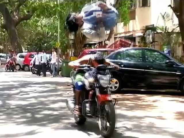 वर्ली ब्वॉयज़ के स्टंट देख कर आप रह जाएंगे दंग