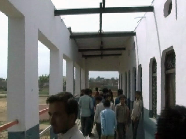 Videos : स्पीड न्यूज : ग्रेटर नोएडा के स्कूल की छत गिरने से बच्चे घायल