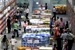 प्राइम टाइम इंट्रो : क्या खुदरा कारोबार में FDI पर 'बीजेपी का विरोध' सरकार पर भारी पड़ रहा है? प्राइम टाइम इंट्रो : क्या खुदरा कारोबार में FDI पर 'बीजेपी का विरोध' सरकार पर भारी पड़ रहा है?