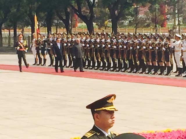 Ceremonial Welcome for PM Modi in Beijing Ahead of Talks With Chinese Premier