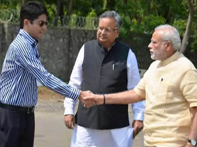 काला चश्मा लगाकर क्यों मिलाया पीएम से हाथ?