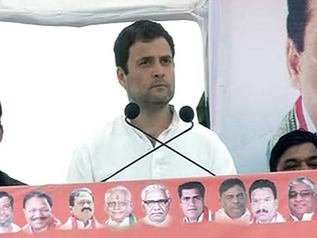 आदिलाबाद में किसानों के बीच राहुल गांधी