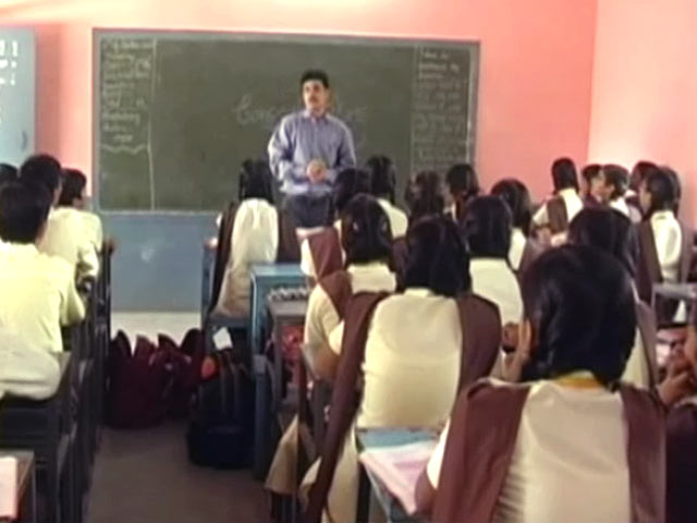 Videos : मध्य प्रदेश की दसवीं परीक्षा में 50 फीसदी छात्र हुए फेल!