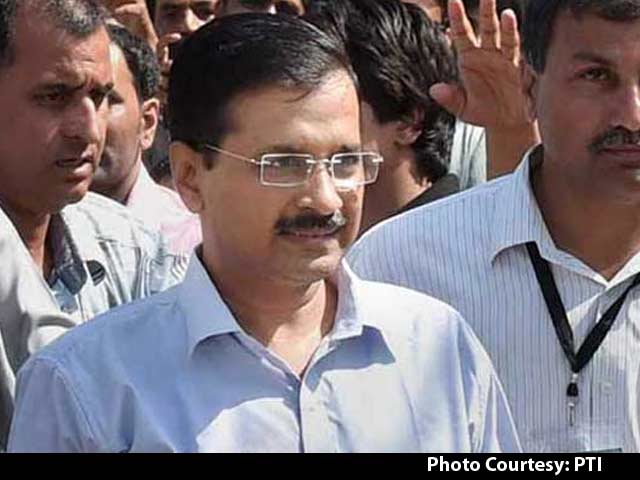In Kejriwal Feud With Lieutenant Governor, an Officer is Promoted, Another Removed