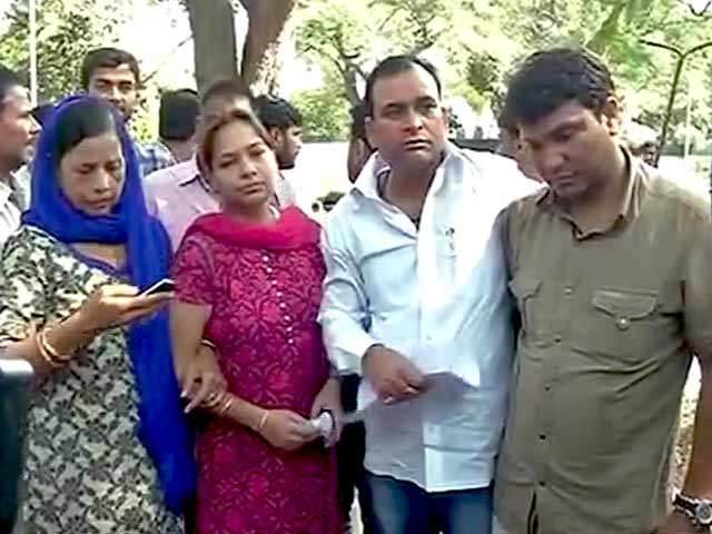 Videos : राजेंद्र नगर एनकाउंटर : मनोज की पत्नी सही, या पुलिस?