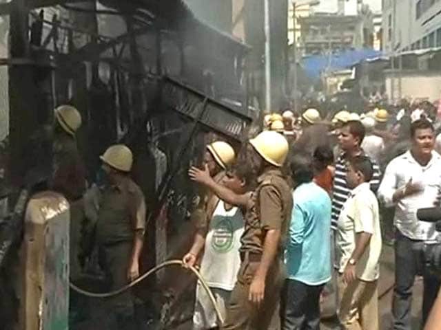 Video : Major Fire at the Fish Bazaar in Kolkata's New Market