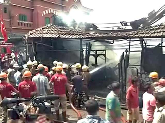 कोलकाता के मछली बाजार में लगी आग