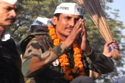 फर्जी डिग्री विवाद में फंसे AAP विधायक कमांडो सुरेंद्र सिंह फर्जी डिग्री विवाद में फंसे AAP विधायक कमांडो सुरेंद्र सिंह