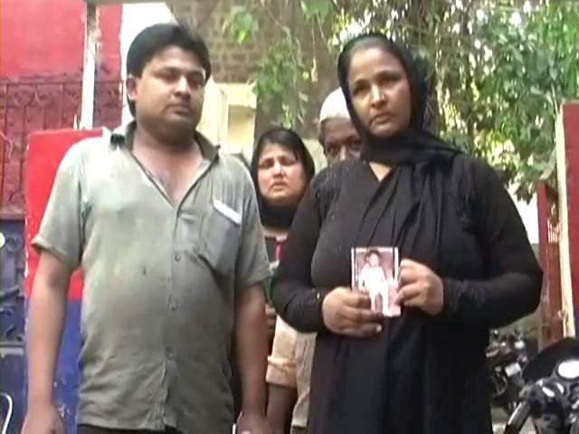 शारीरिक रूप से लाचार बेटे को बाप ने पीट-पीटकर मार डाला शारीरिक रूप से लाचार बेटे को बाप ने पीट-पीटकर मार डाला