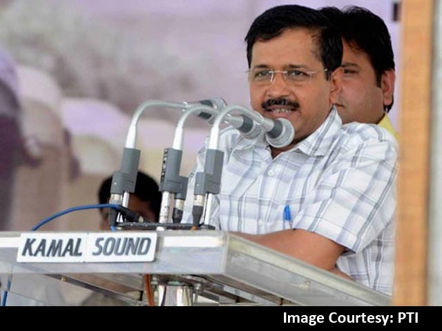 एलजी और सीएम केजरीवाल के बीच जंग : क्या कहते हैं संविधान के जानकार